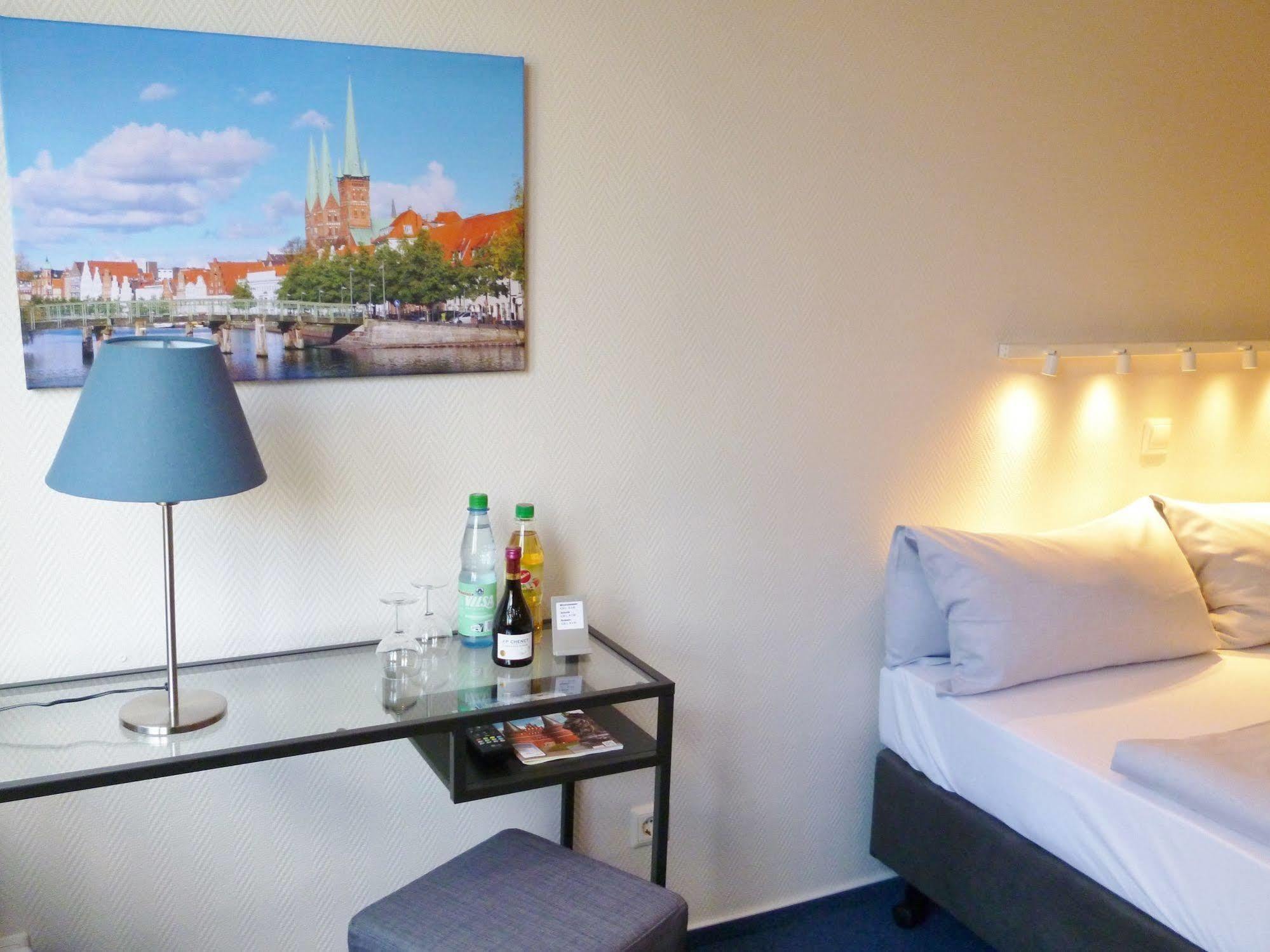 Hotel Am Muehlenteich Любек Екстер'єр фото